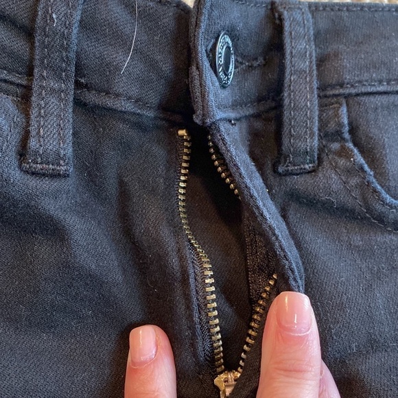 Vervet Black Distressed Stretchy Shorts Size XS in Like New Condition - Picture 6 of 10
